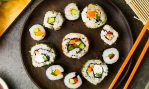 Z czym zrobić sushi wegetariańskie? Oto najlepsze składniki i pomysły
