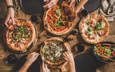 Mąka do pizzy i sos do pizzy w kuchni światowej - pizza na 5 sposobów