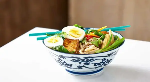 Jak zrobić ramen wegetariański – prosty przepis na zdrowy posiłek