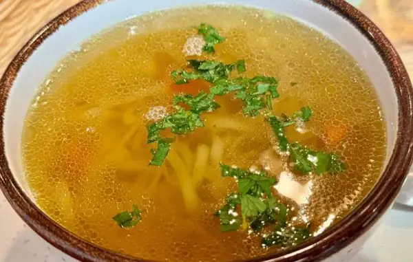 Jak zrobić rosół wegetariański, który zaskoczy smakiem i aromatem
