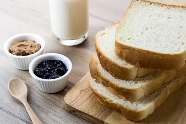 Ile kalorii ma chleb tostowy? Zaskakujące wartości kaloryczne!