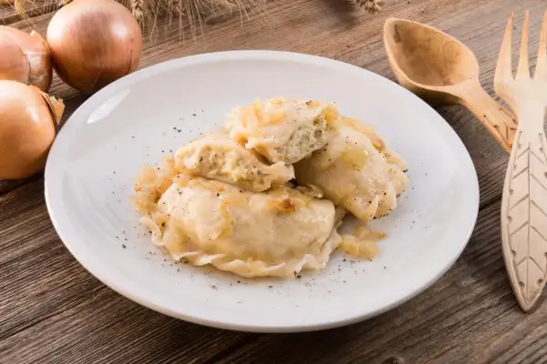 Ile kalorii ma pierogi z serem? Zaskakujące fakty o kaloryczności